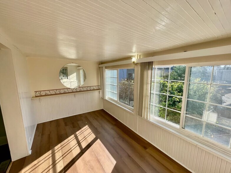 Building Photo - 475 Newton Ave