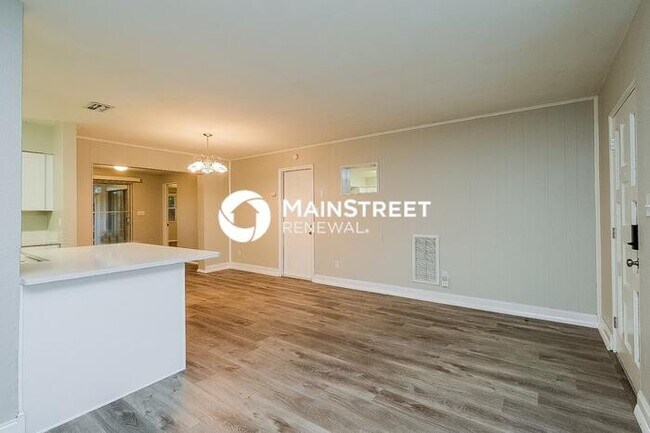 Building Photo - 3 Bedroom Pet-Friendly Home in clearwater, FL with Main Street Renewal