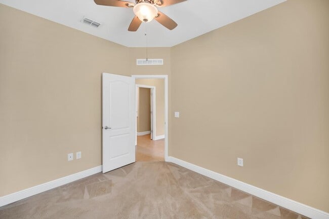 Building Photo - 5335 NW Wisk Fern Cir
