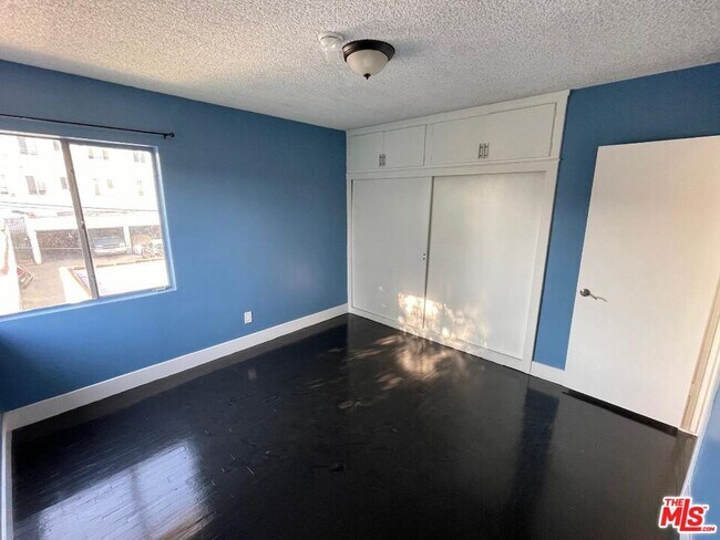 Building Photo - 417 N Ardmore Ave