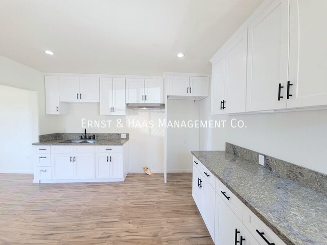 Building Photo - 200 N Acacia Ave