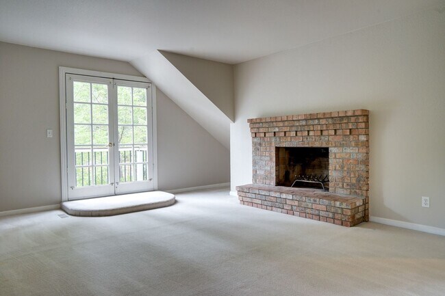 Building Photo - Ravensdale 3 Story, close to Lake Retreat,...