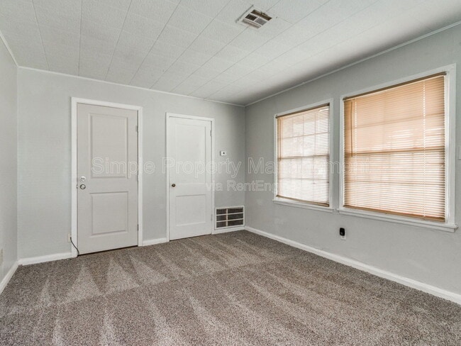 Building Photo - 402 Babb Dr