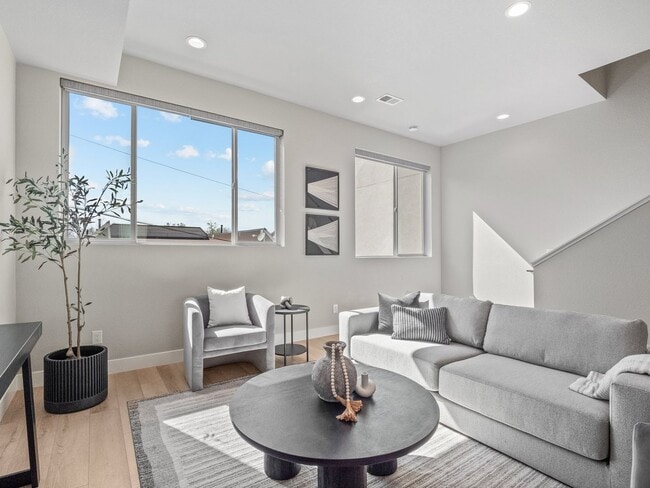 Primary Photo - Modern Townhome with Mountain Views in One...
