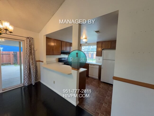 Building Photo - Spacious 2-Bedroom Home in Desirable Riverside Cul-de-Sac Near UCR!