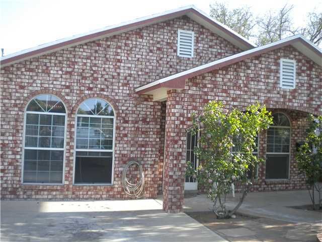 Building Photo - 3026 Douglas Ave