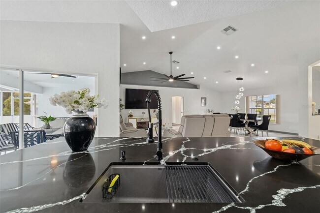 Building Photo - 1062 Greenturf Rd