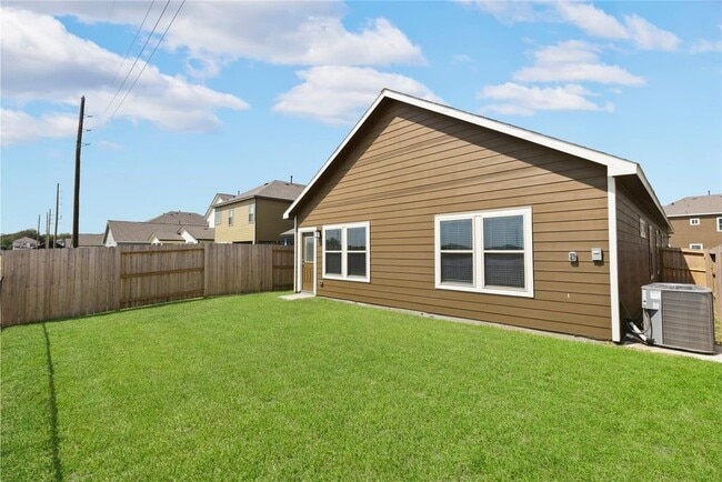 Building Photo - 1122 Elsinore Dr