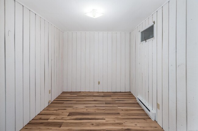 Building Photo - 8 Driftway Rd