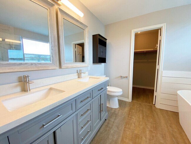 Building Photo - Spacious 4 Bed 3 Bath Rental with Modern Touches in Austin