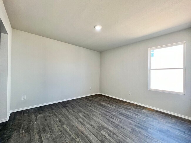 Building Photo - New Home in New Tolar Oaks Neighborhood