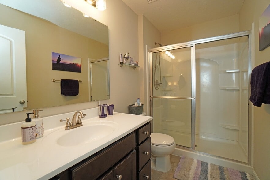 Master bath - 165 Waterhaven Way