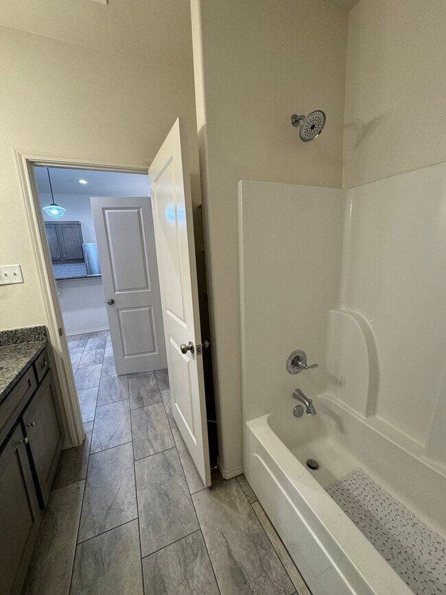 Building Photo - 2 Bed/2Bath Available JUNE in COOPER ISD!