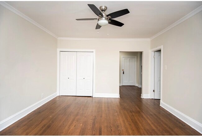 Building Photo - 3815 N Greenview Ave