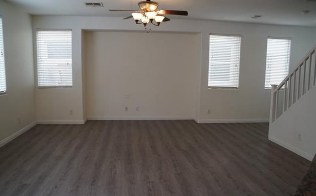 Building Photo - 494 Newberry Springs Dr