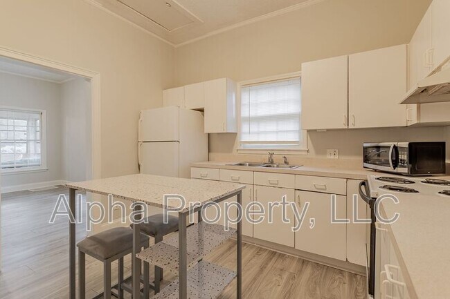 Building Photo - 62 Hutchins St