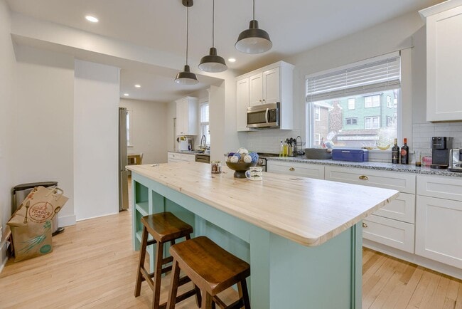 Building Photo - 3820 Chicago St