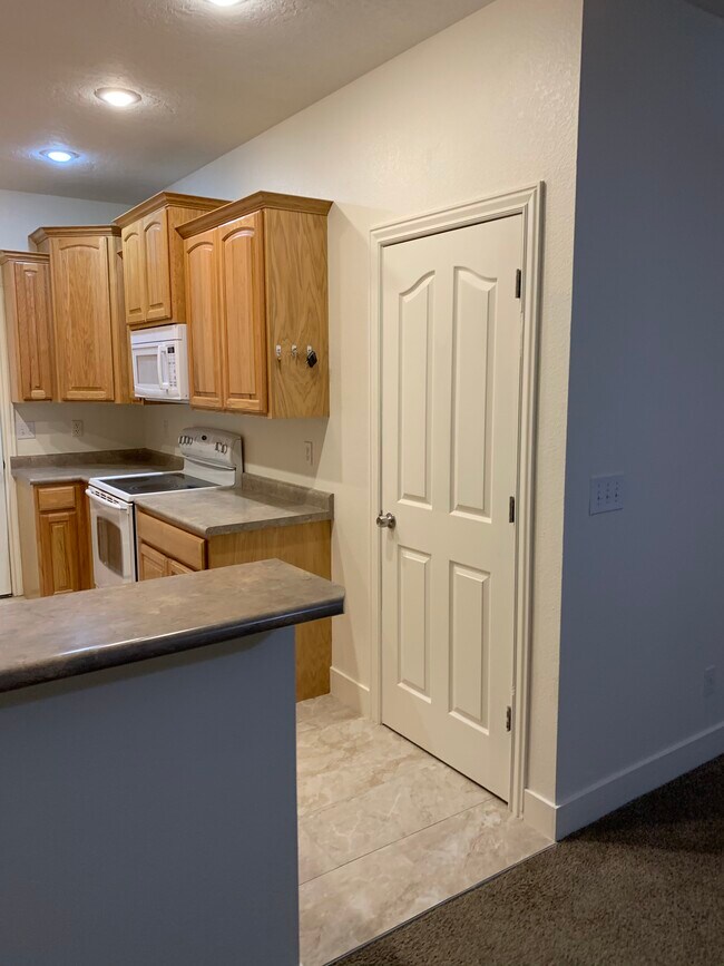 Building Photo - 2260 Cumorah Way