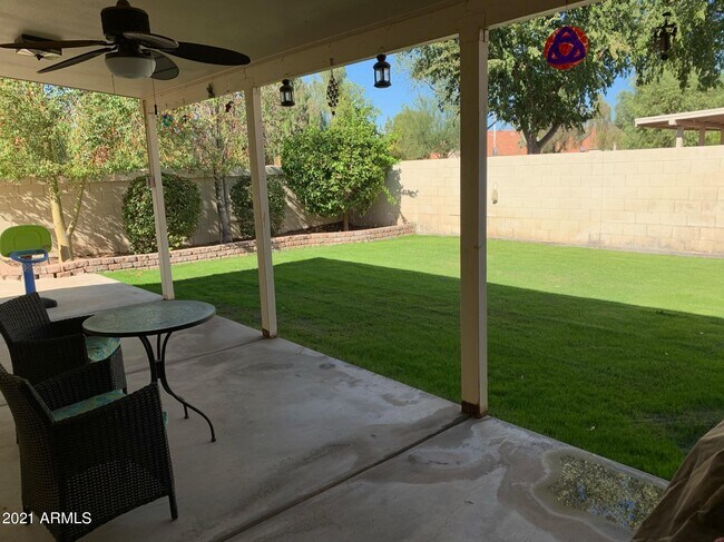 Building Photo - 1190 N Meadows Dr