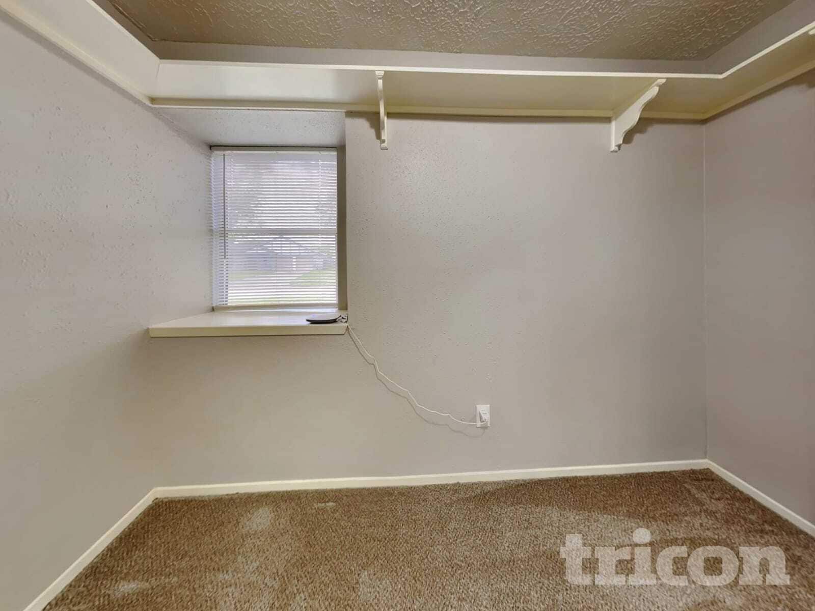 Building Photo - 7822 Breda Dr