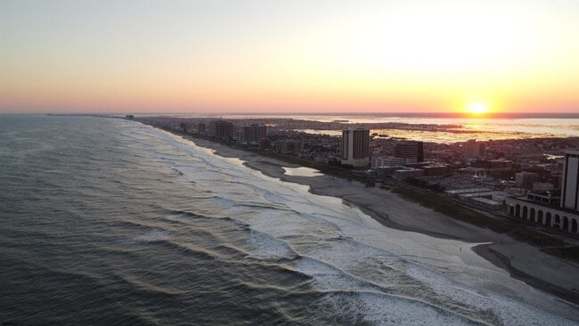 Building Photo - 21 S Monroe Ave