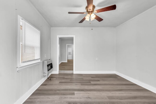 Building Photo - Charming 2-bedroom, 1-bath near downtown Clarksville!