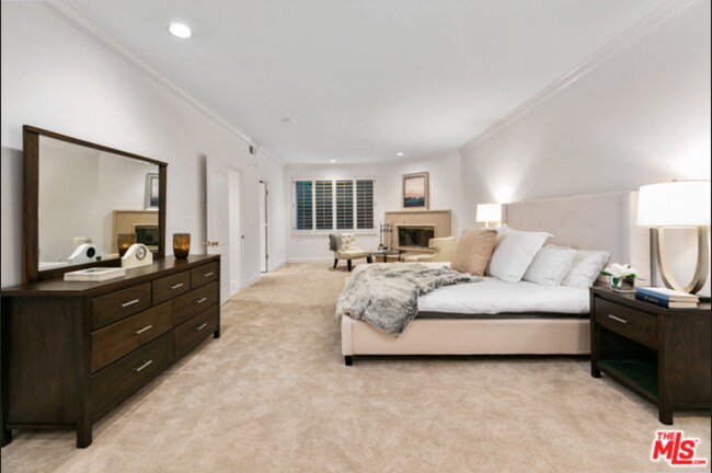 Building Photo - 390 S Sepulveda Blvd