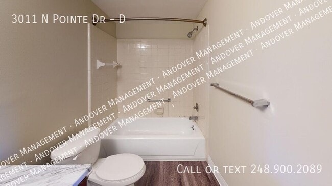 Building Photo - 3011 N Pointe Dr