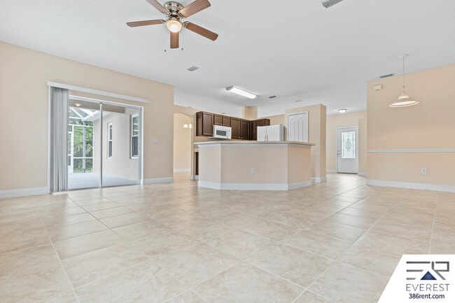 Building Photo - 16 Pinelynn Dr