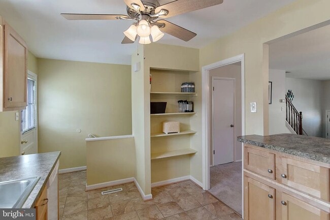 Building Photo - 933 Elm Rd