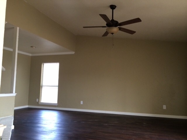 Building Photo - 853 Warwick Dr