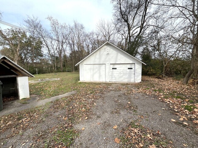 Building Photo - Great 2 Bed 1 Bath Home near MTSU!