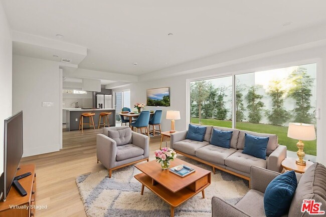 Primary Photo - 1752 N Van Ness Ave