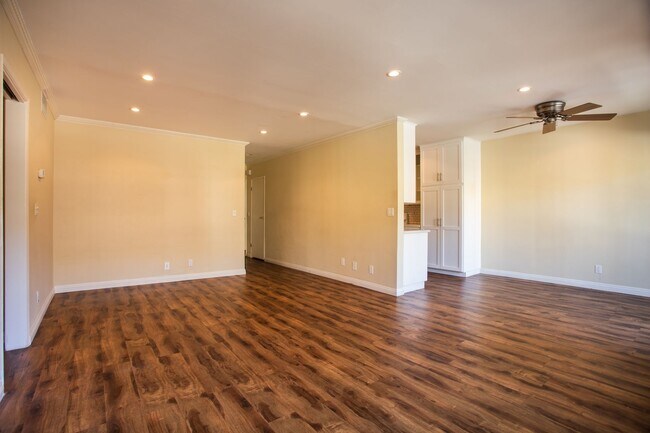 Building Photo - West Hollywood condo