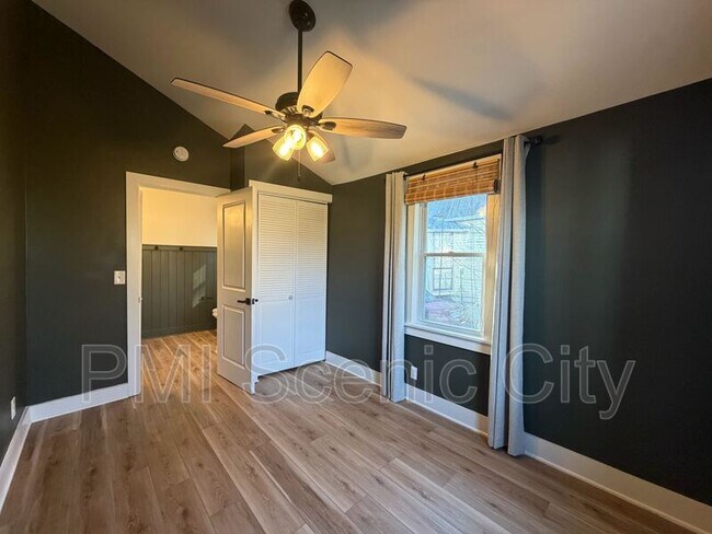 Building Photo - 607 Franklin St