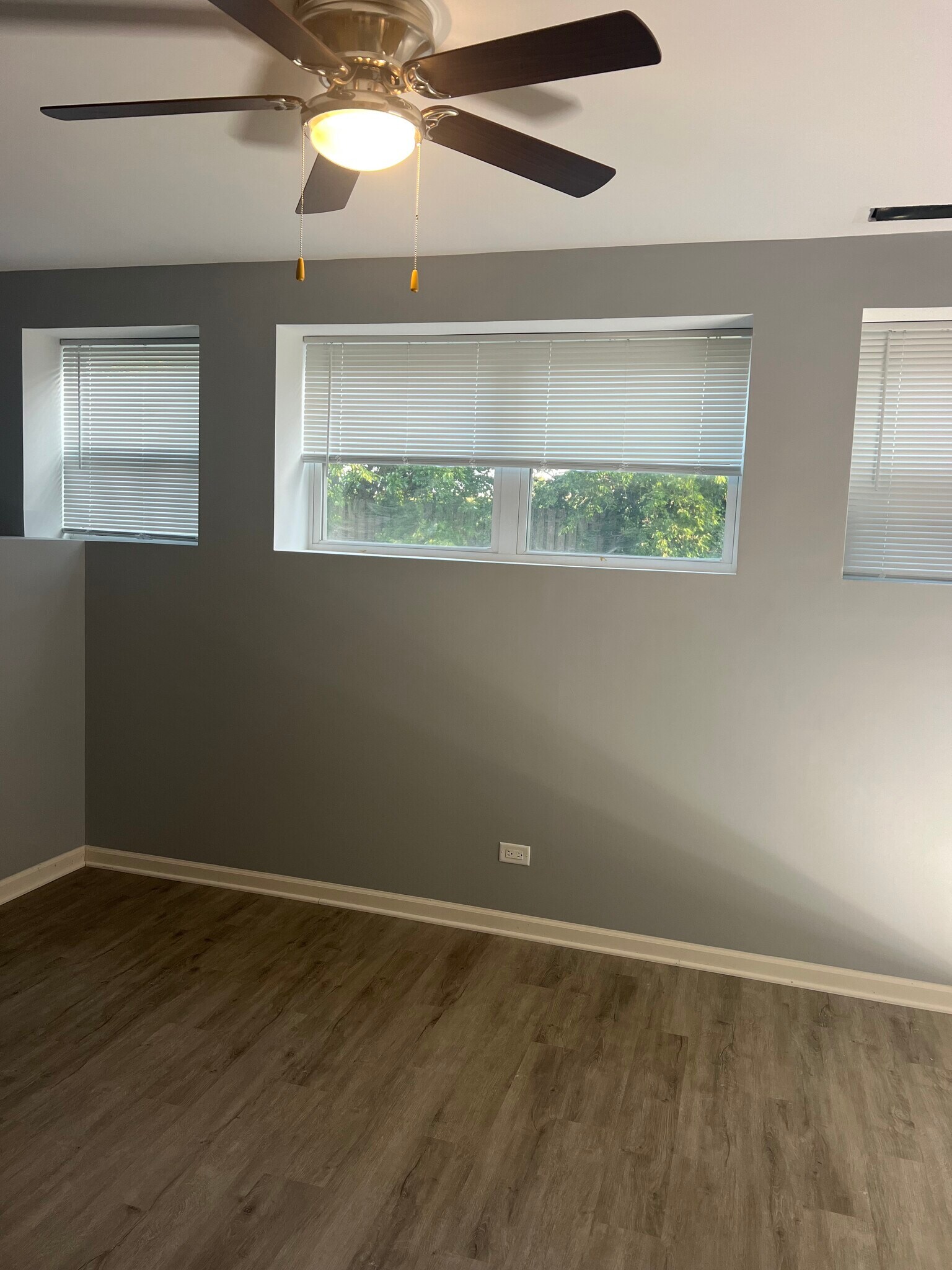 Building Photo - 1 River Hills Ct