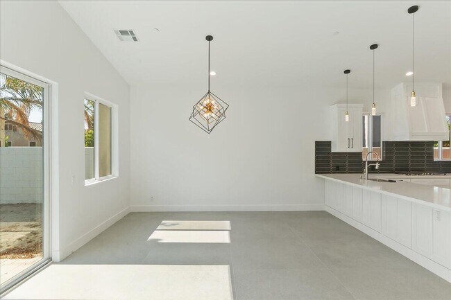 Building Photo - 31260 Avenida La Paloma