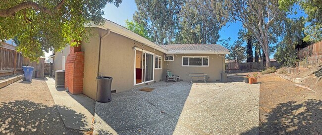 Building Photo - Gorgeous Large Milpitas Home located in a ...