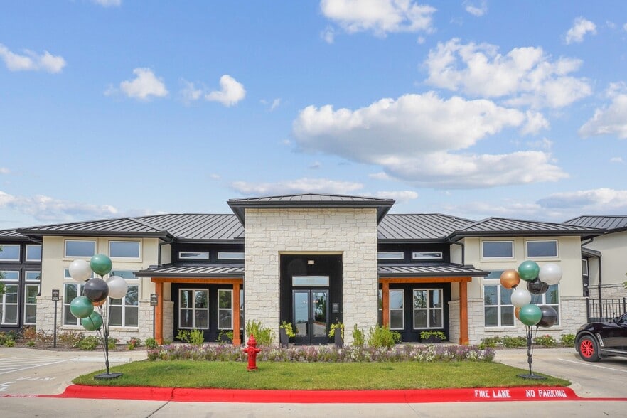 Building Photo - Hillside on Parmer Lane