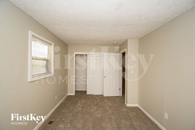 Building Photo - 4601 N Richardt Ave