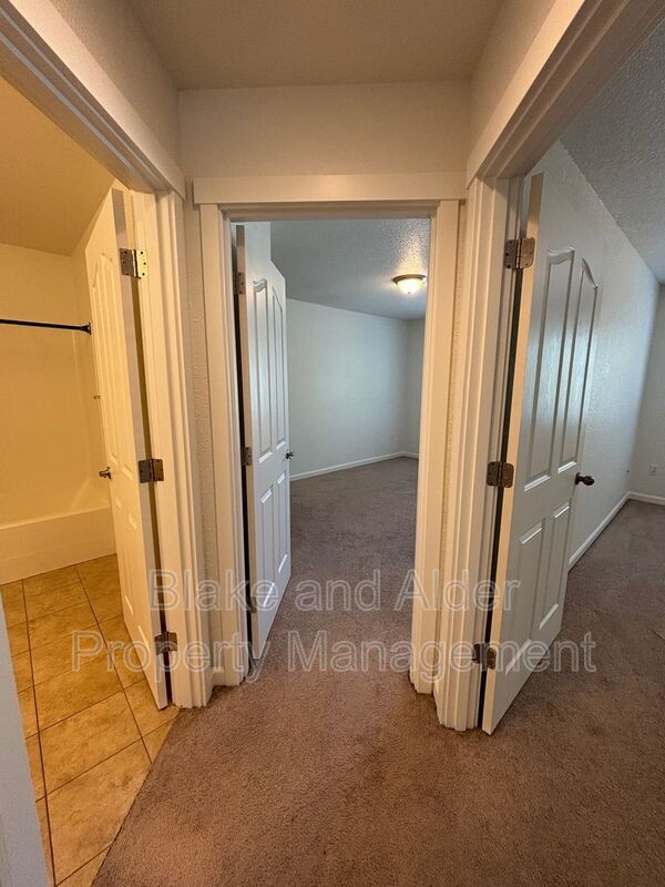 Building Photo - 347 Norway St NE