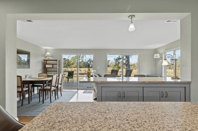 Building Photo - Marsh View Beaufort Home Available Now