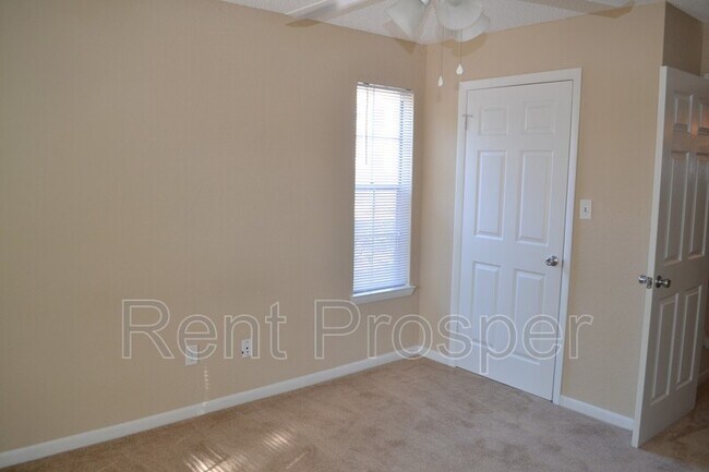 Building Photo - 4401 Thornbriar Ln