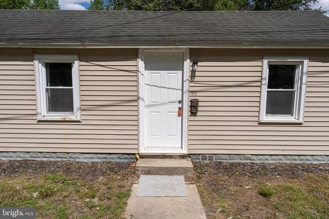 Building Photo - 117 Davis Ln