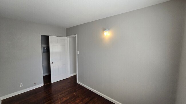 Building Photo - 323 Claremont Ave