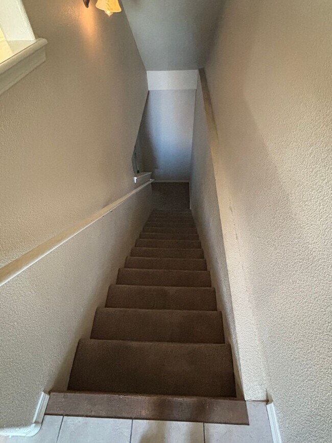 Building Photo - 4 Bedroom, 2.5 Bath Townhome in Greeley