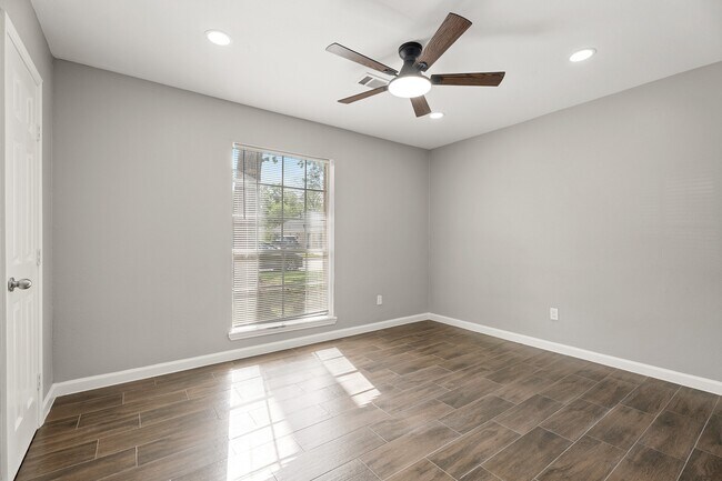 Building Photo - 2707 Mt Vernon Dr