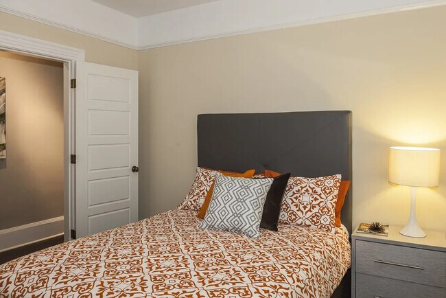 Building Photo - 1419 E Denny Way