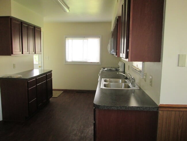 Building Photo - 3968 Staatz Dr