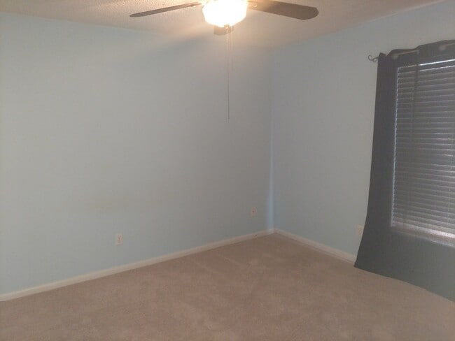 Building Photo - 3/2 in Westwood!